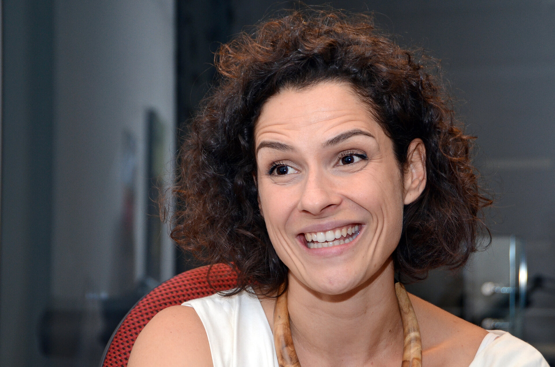 Julia Medeiros, actriz integrante del Grupo Ponto de Partida: El arte como instrumento transformador de la realidad.