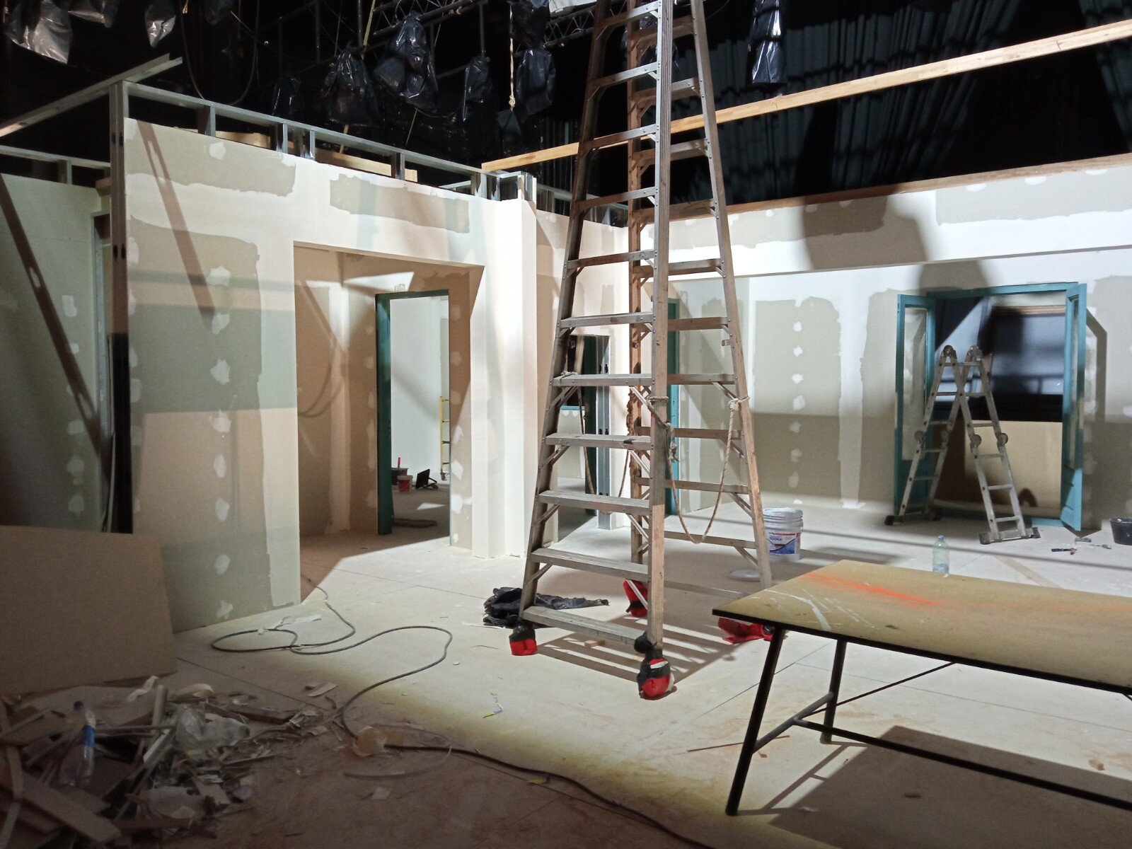 El Galpón transforma su escenario en un set para serie de TV