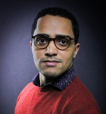 Leonel Schmidt:  “Estos personajes desconocen que sus pasos, hasta los patéticos, son elementos de risa. Reírse del drama algunas veces permite conectar más con la historia”